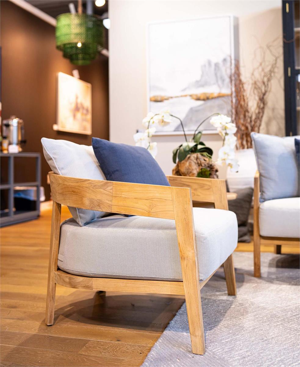 Bramble Raleigh Teak Single Seater w/ Seat & Back Cushions - Outdoor Teak — Natural Teak Fine Sanded / Sunbrella Sand Cream