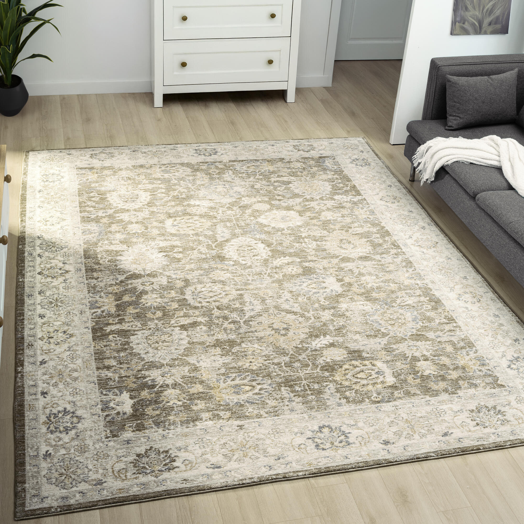 LR Home Miranda Rug — Green / Ivory