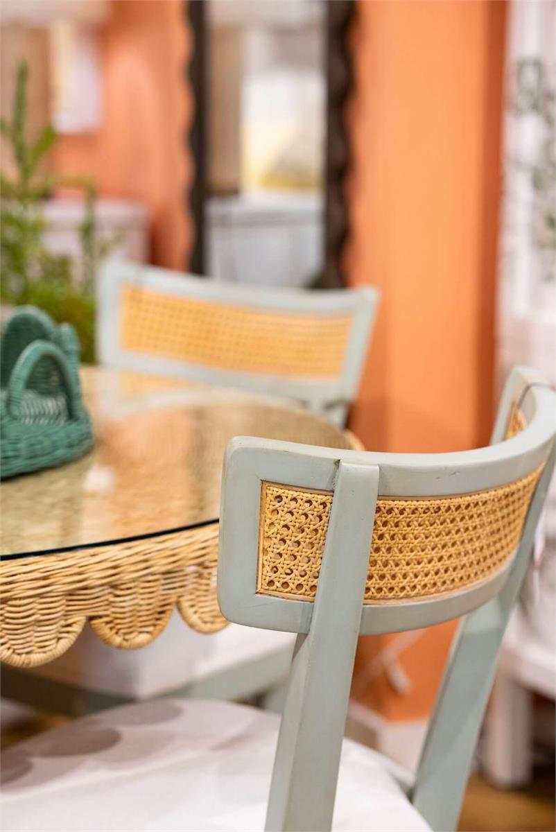 Bramble Scalloped Round Bistro Table w/ Tempered Glass — Rattan Natural