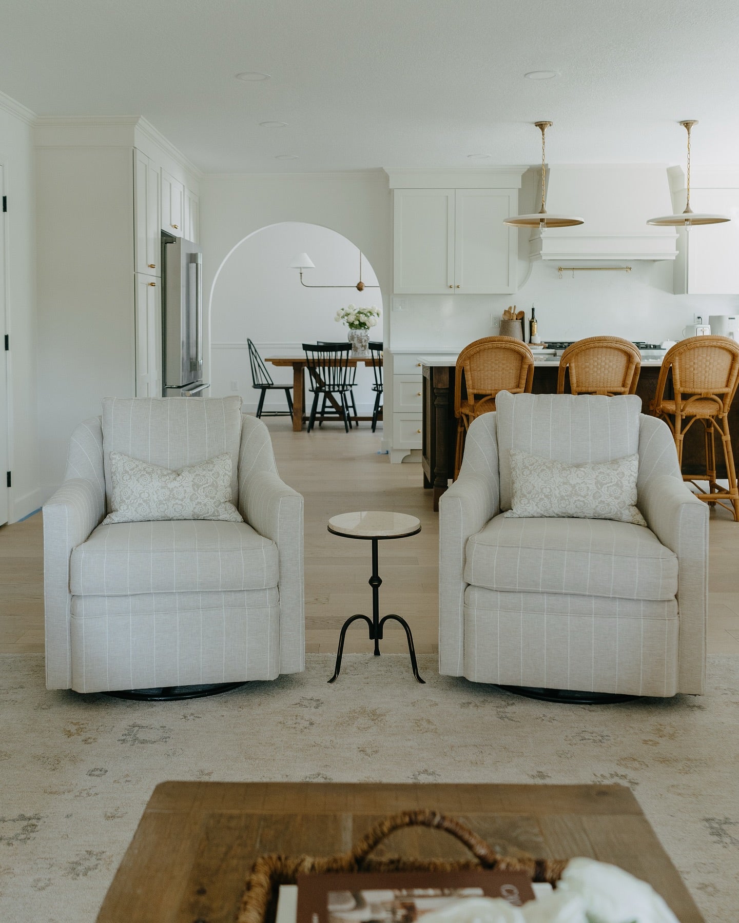 Hollins Swivel Glider