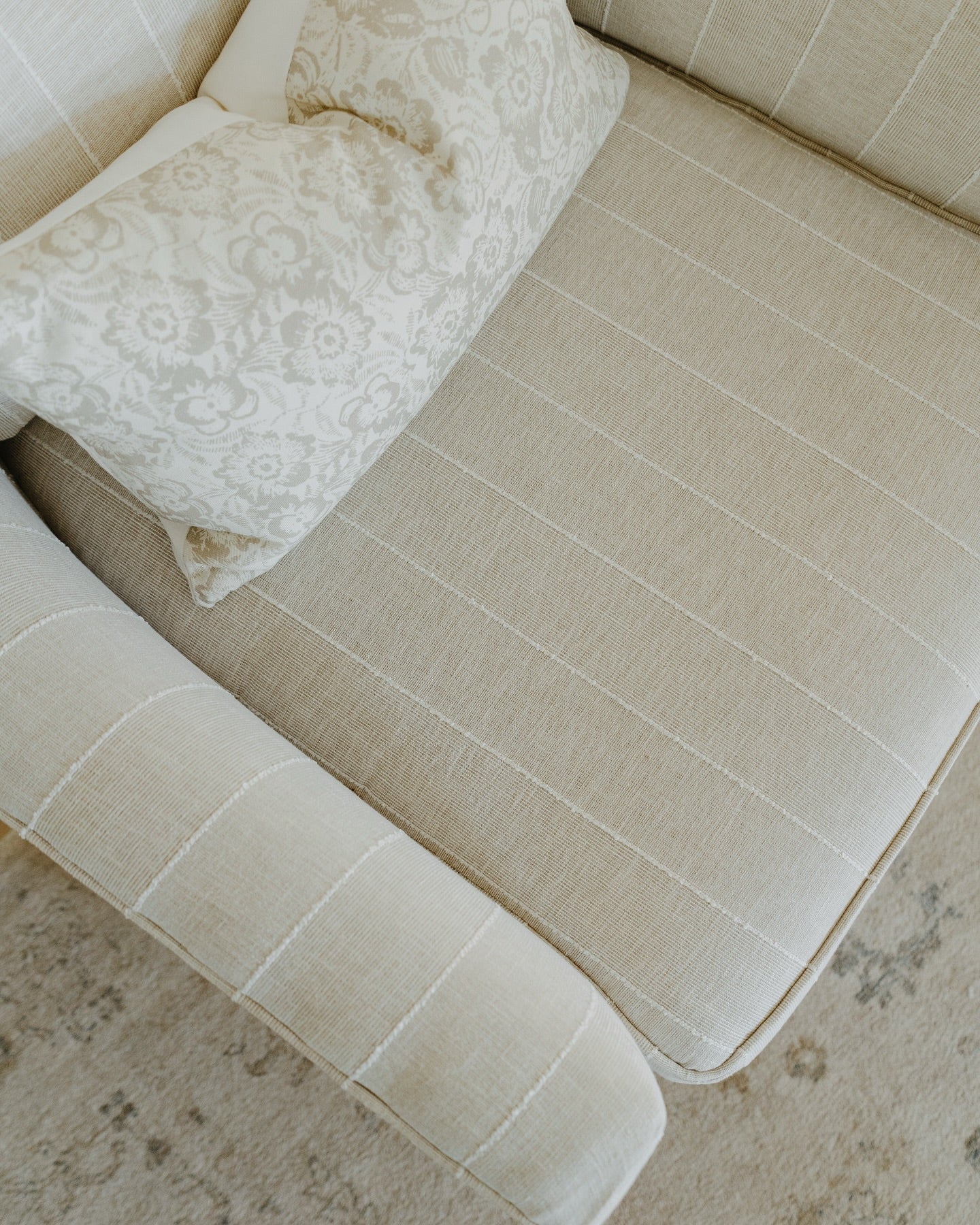 Hollins Swivel Glider