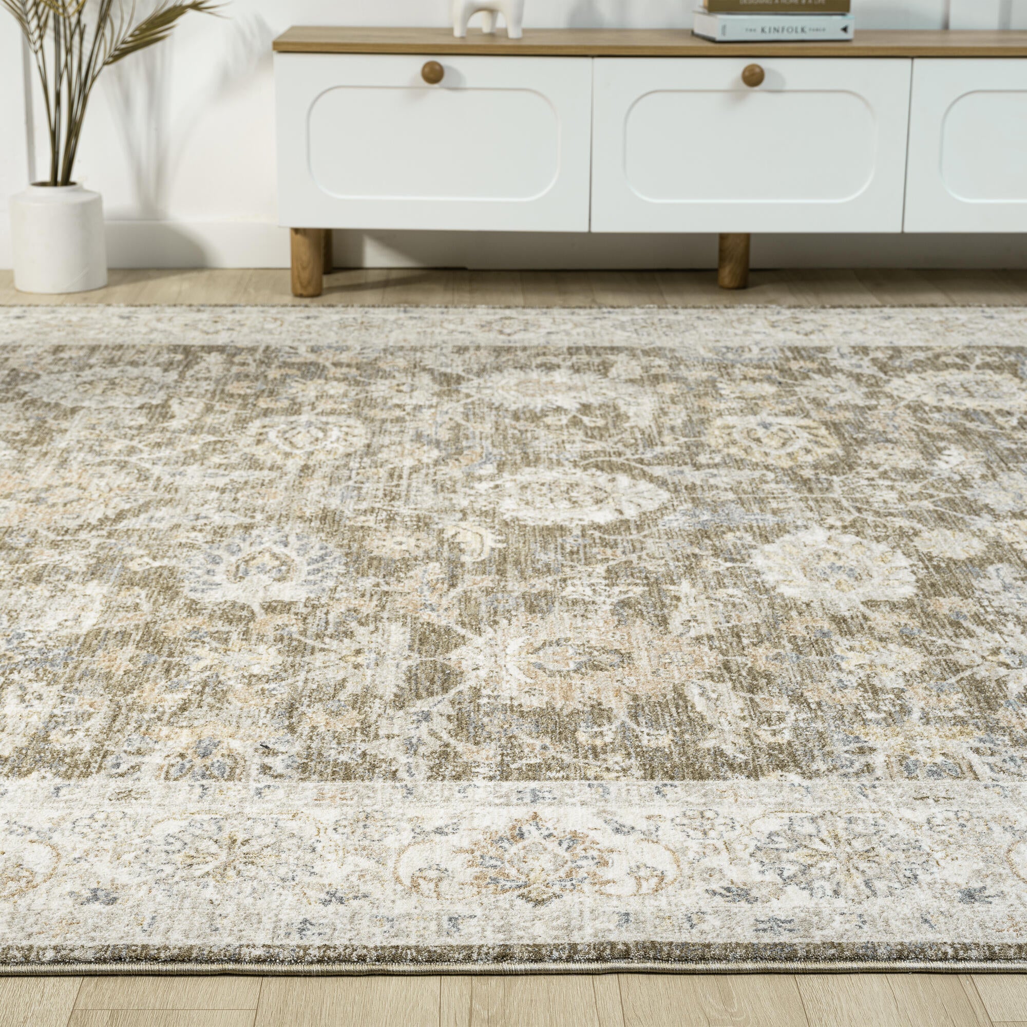 LR Home Miranda Rug — Green / Ivory