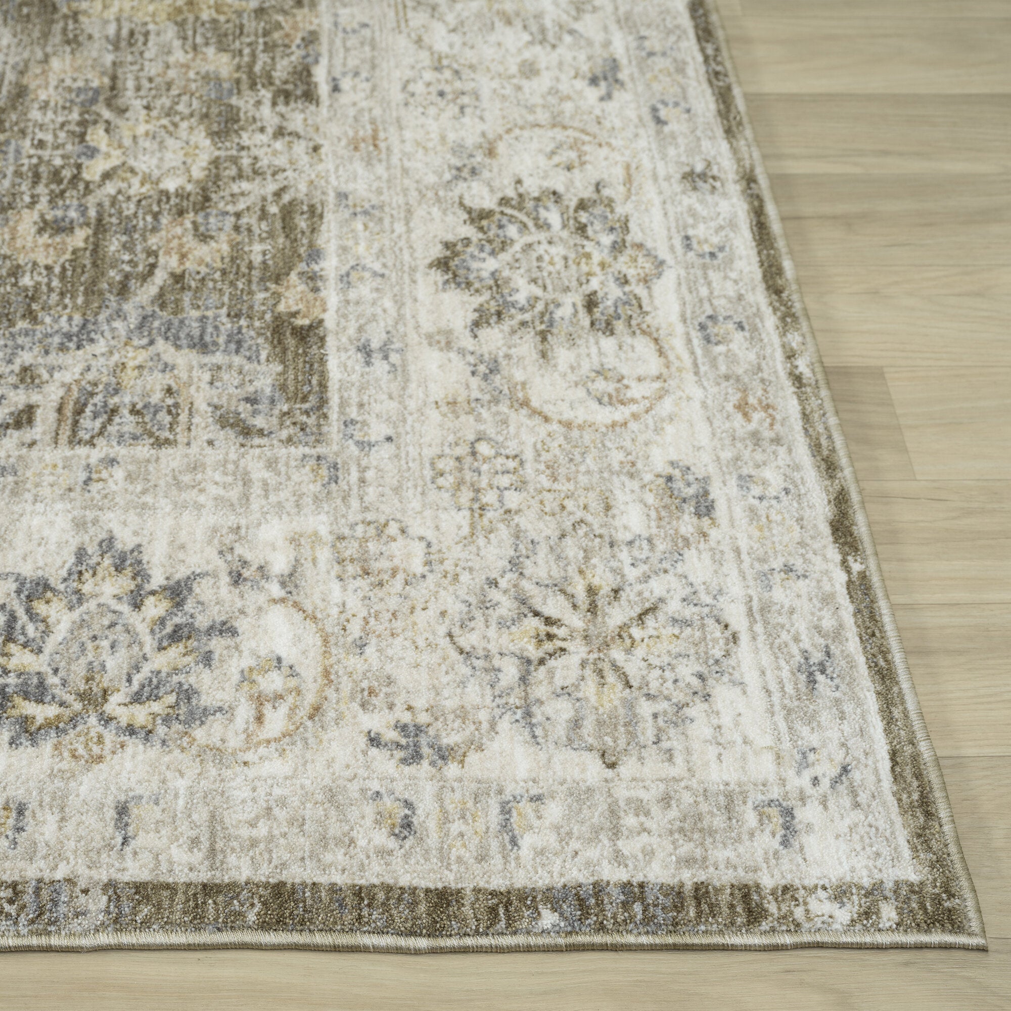 LR Home Miranda Rug — Green / Ivory